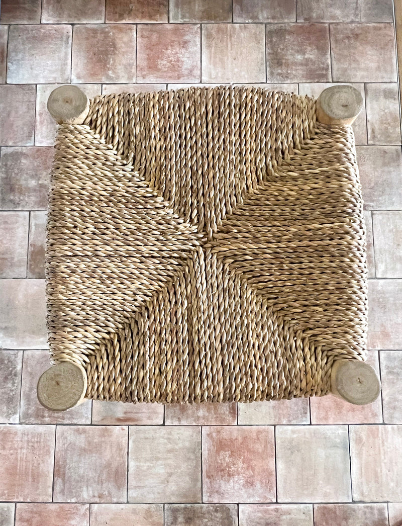 tabouret artisanal en fibre de palmier